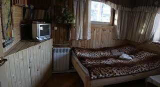 Гостиница Никола Отель Листвянка Двухместный номер с 2 отдельными кроватями и общей ванной комнатой-4