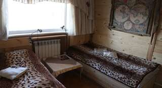 Гостиница Никола Отель Листвянка Двухместный номер с 2 отдельными кроватями и общей ванной комнатой-3